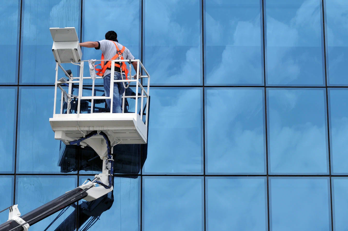 Window and glass cleaning move-out Dubai